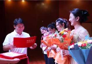 &ldquo;提灯引路 育梦成光&rdquo;&mdash;&mdash;闻励实验学校隆重举行第41个教师节欢庆活动暨优秀教师表彰大会